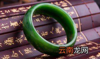 怎样挑选翡翠镯子 挑选翡翠镯子的方法