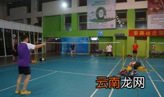 羽毛球鞋和跑步鞋的区别 最大的区别在这