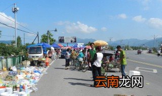 地摊卖什么东西 开车摆地摊卖什么东西最吸引人