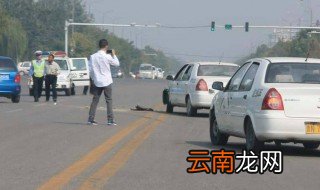 新手红绿灯起步技巧 新手红绿灯起步怎么避免尴尬?