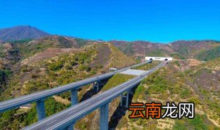 高速路驾驶技巧 高速公路开车技巧有哪些
