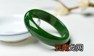 男士带翡翠好还是和田玉好 翡翠和和田玉哪个适合男士