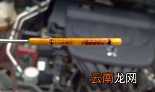 汽车机油加到标尺的上限合适吗 机油宁可加少不可加多