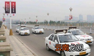 科目二上坡踩油门要松离合吗 起步怎样操作