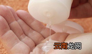 油性头发用什么洗发水 洗发水选酸性还是碱性的好