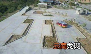 窄路直角转弯怎样看车头 有哪些技巧呢