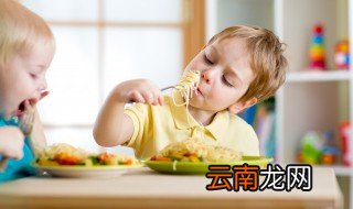 洗碗机碗筷摆放技巧 洗碗机内餐具怎么摆放洗的更干净