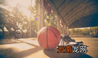 篮球简单的技巧 打篮球的技巧
