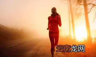 普通人跑八百米的技巧 跑800米的技巧有哪些