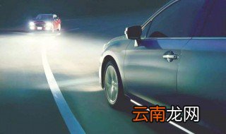 夜间近距离跟同车车行驶怎么使用灯光 夜间行车使用灯光的规定