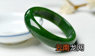 翡翠玉镯怎么挑选 如何选购翡翠玉镯