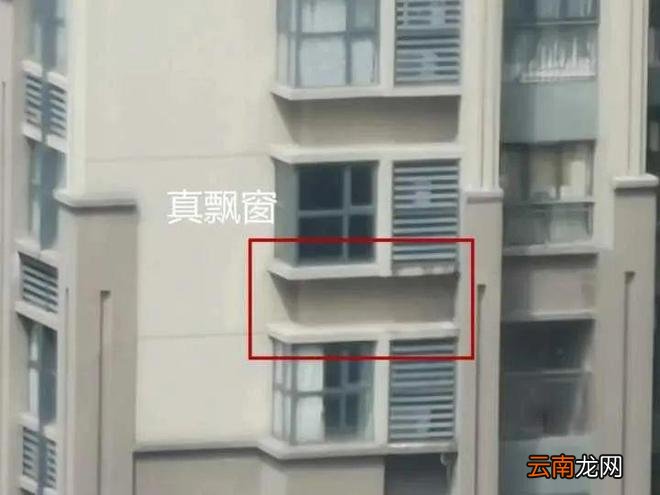 飘窗好好用，不得不说很划算，打排格子柜代替沙发，可休闲可收纳