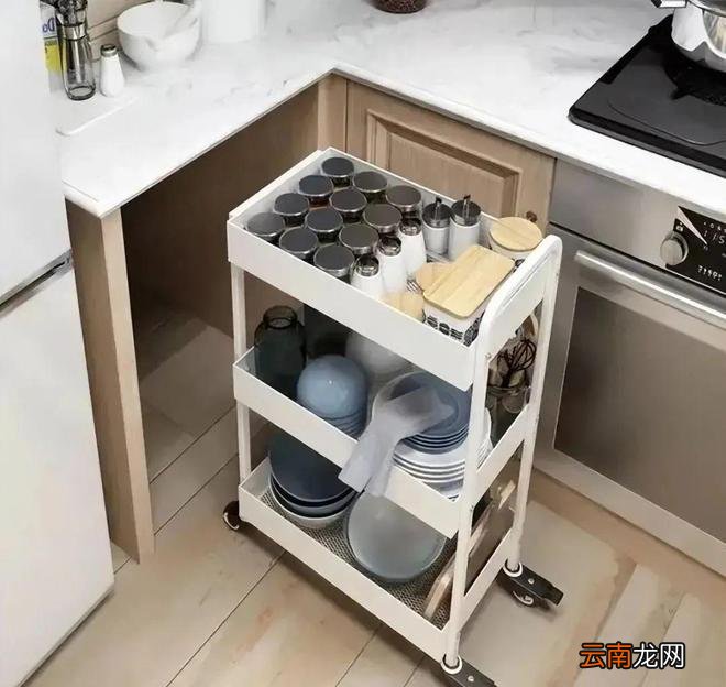 厨房转角改走钝角，还嫌收纳不够，上层吊柜适当下延，一点没浪费