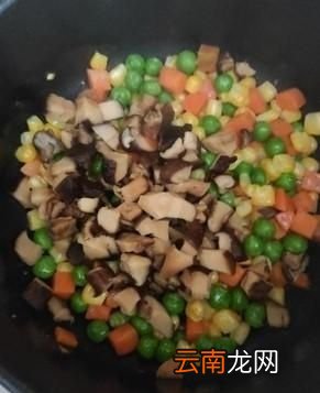 腊肠糯米饭的做法
