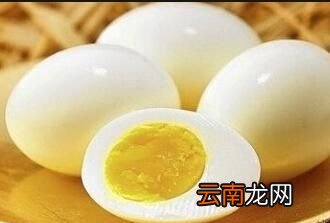 究竟是什么原因导致鸡蛋粘壳呢