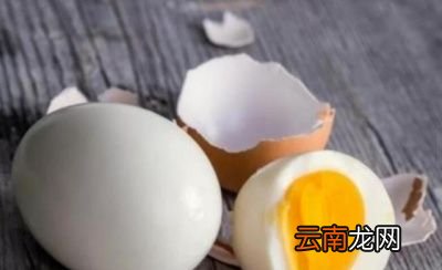 究竟是什么原因导致鸡蛋粘壳呢