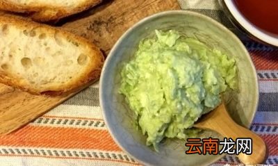 现在介绍三种牛油果辅食的做法