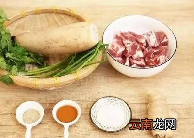 《排骨莲藕汤》的制作方法