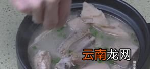 莲藕排骨汤该怎么做