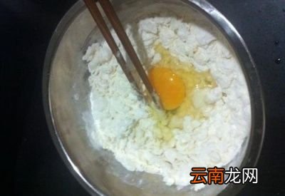 看起来蓬松又酥脆的油条到底怎么做呢