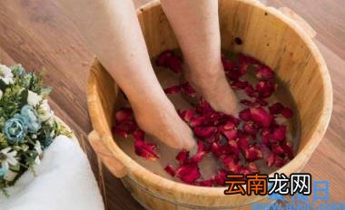 为什么泡脚后子宫会隐隐痛 艾草水把白带都熏出来了怎么回事