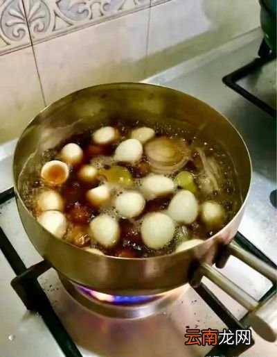 我还是喜欢用鹌鹑蛋做五香熏蛋