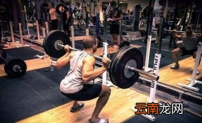 深蹲这个动作对身体都有哪些好处呢