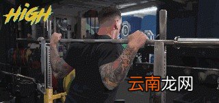 在深蹲的整个过程始终要做到以下几点