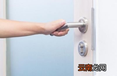 在家待着到底是要通风还是关闭窗户
