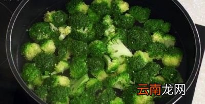 怎样炒西蓝花尝一尝西蓝花炒蒜片吧