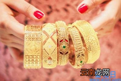 结婚的时候三金是放着还是带着 三金是结婚当天戴还是婚后戴