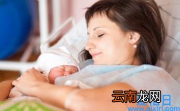 宝宝吐奶腹泻是不是不要喝奶 宝宝喝奶就吐还拉肚子怎么回事