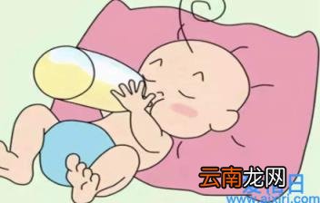 宝宝吐奶腹泻是不是不要喝奶 宝宝喝奶就吐还拉肚子怎么回事