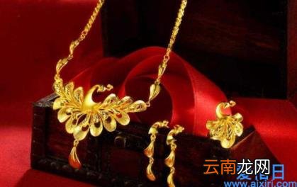 结婚三金买了直接给女方吗 结婚三金买了男方拿了还是女方自己拿了