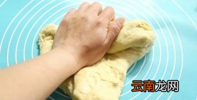 和面的时候加入植物油会有不少好处比如