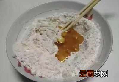 怎么放油能让酵母发酵的效果依然不错