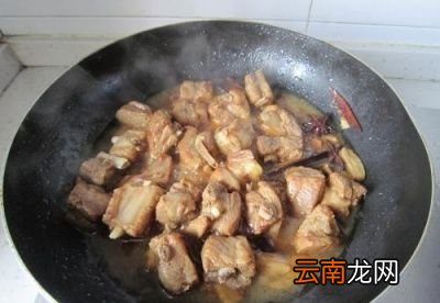 东北人怎么吃窝瓜当然是用嘴吃