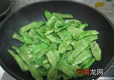 东北人怎么吃窝瓜当然是用嘴吃