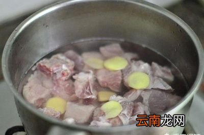 东北人怎么吃窝瓜当然是用嘴吃