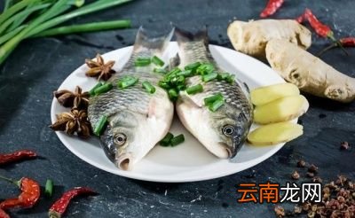 要想鲫鱼不腥应该怎么做呢