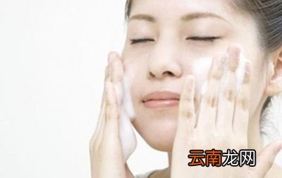 脸颊毛孔粗大是怎么来的