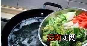 先来看看焯水的定义是什么