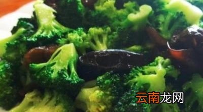 西兰花拌木耳的做法