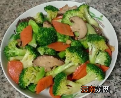 西兰花拌木耳的做法