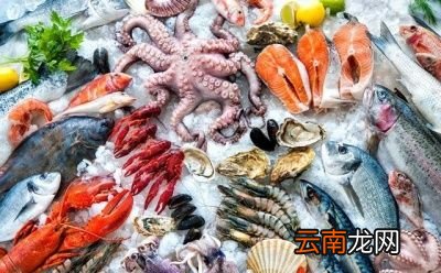 指甲上出现凹横杠是什么病