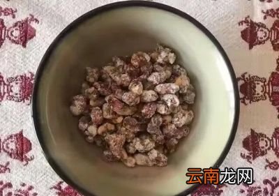 挂霜花生米的制作方法