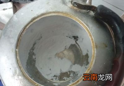 电热水壶底部为什么总有白色沉淀物