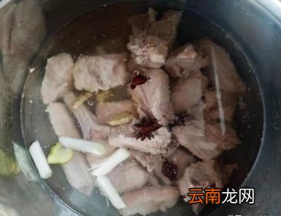 焯过水的排骨是用冷水还是热水炖怎么好吃