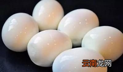 为什么这样会好剥鸡蛋皮