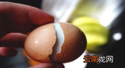 为什么这样会好剥鸡蛋皮
